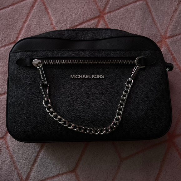 Michael Kors purse - Picture 1 of 3
